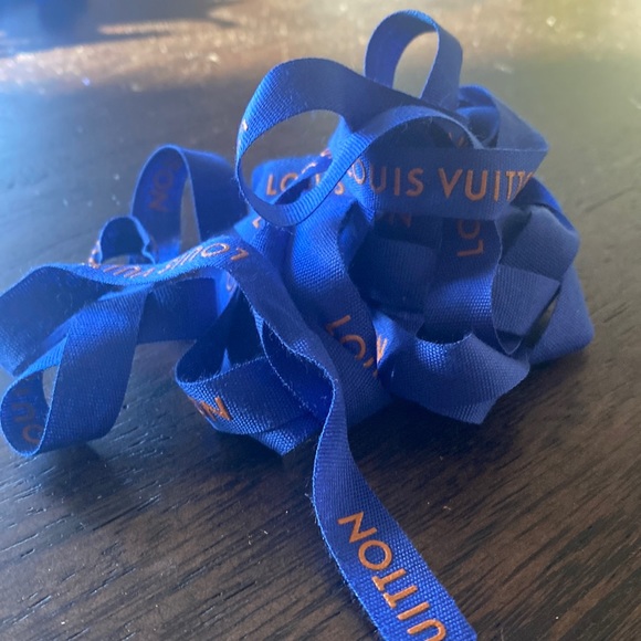 Louis Vuitton Ribbon - Picture 1 of 3
